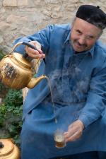 Libya-IMG-1121-Libyan-Pouring-Tea.jpg.opt150x225o0,0s150x225.jpg